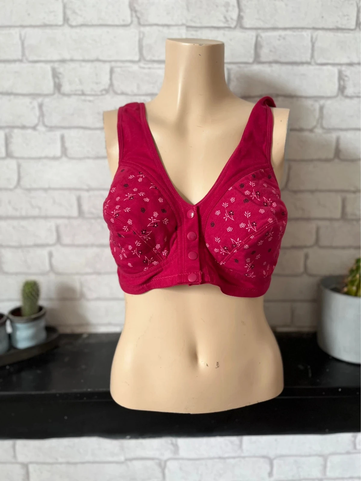 Soutien-gorge rouge fleuri sans armatures – Taille 42